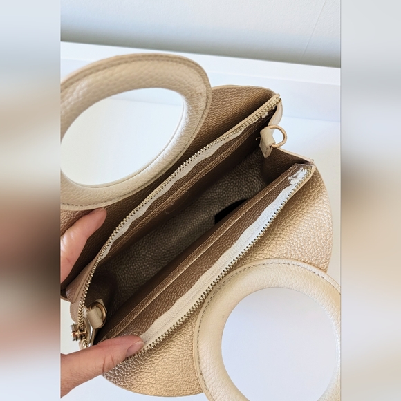 Round Handbag - Picture 4 of 4